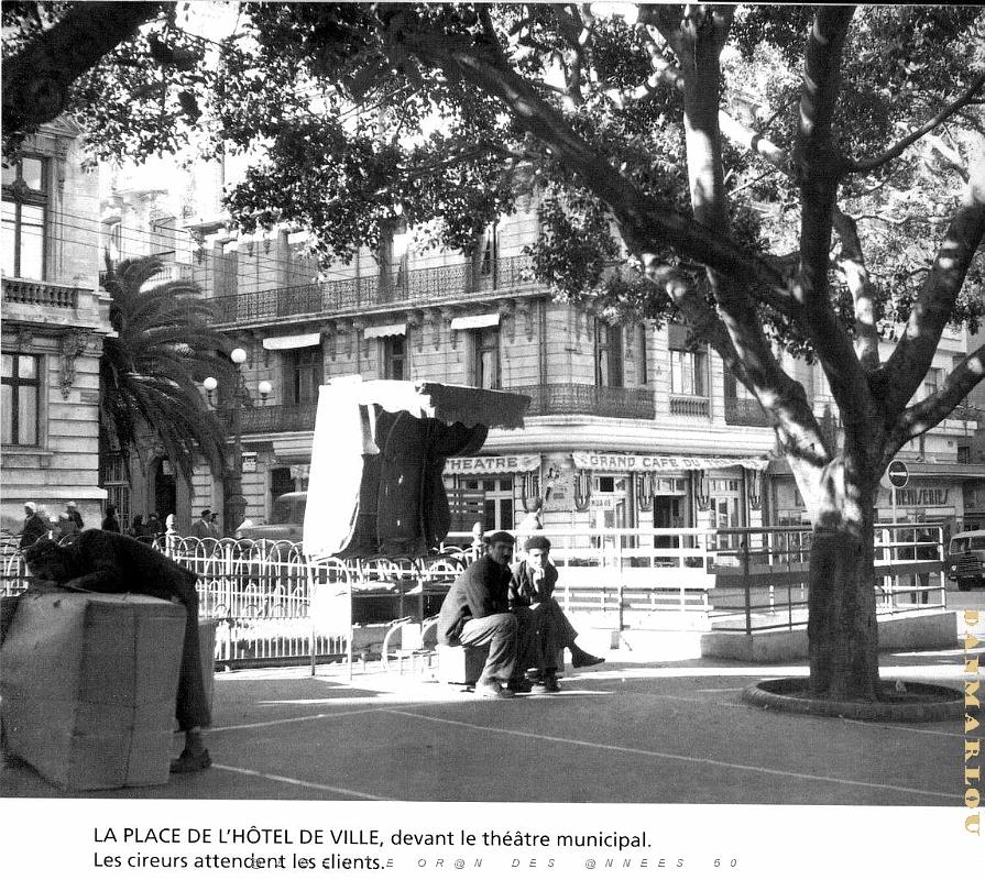 PA i- 16- Place d'armes animee.JPG